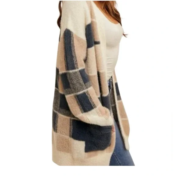 Hem & Thread Eyelash Cardigan Navy and tan plaid Checkered Motif Size Large - Picture 4 of 12